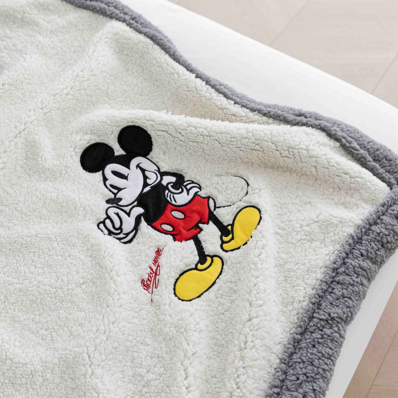 6160-Manta-Sherpa-MICKEY.jpg
